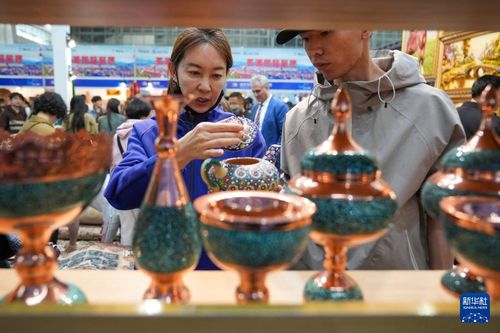 新华全媒 | 多国工艺品扮靓中俄博览会工艺美术品展区